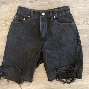 Distressed cut off Levi shorts size 6/8